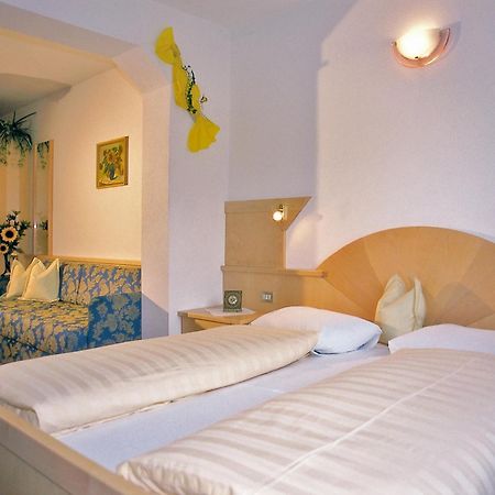 Hotel Gisserhof Ahrntal Стая снимка
