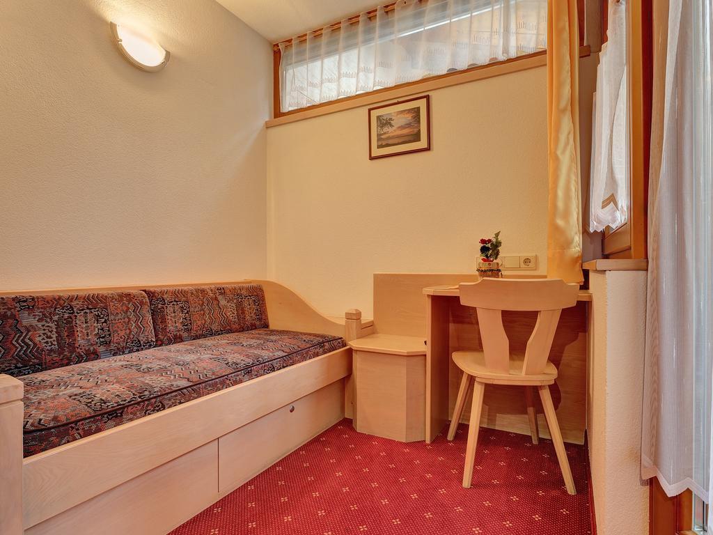 Hotel Gisserhof Ahrntal Стая снимка