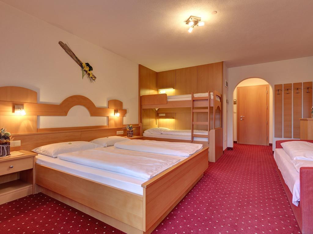 Hotel Gisserhof Ahrntal Стая снимка