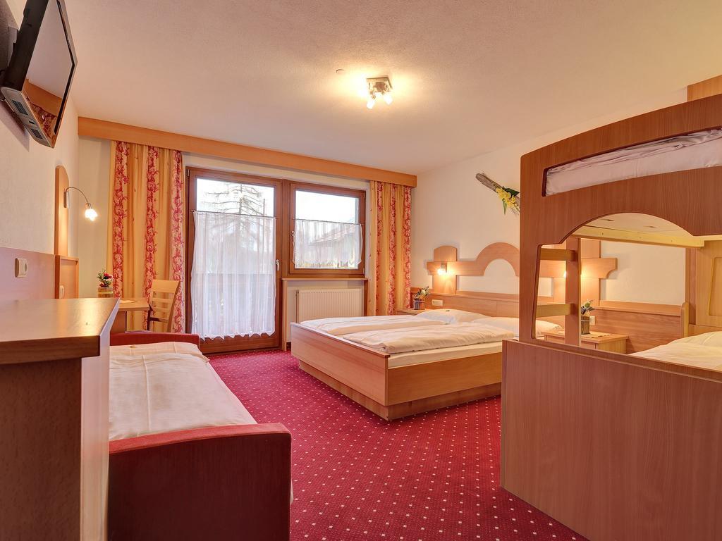 Hotel Gisserhof Ahrntal Стая снимка
