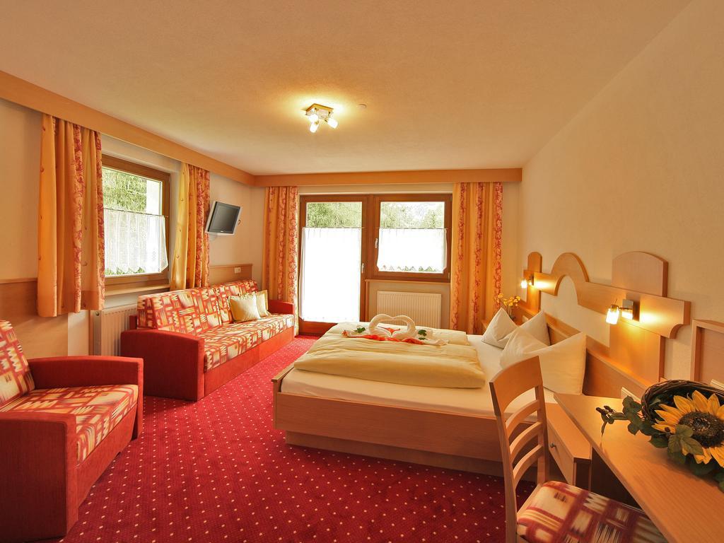 Hotel Gisserhof Ahrntal Стая снимка